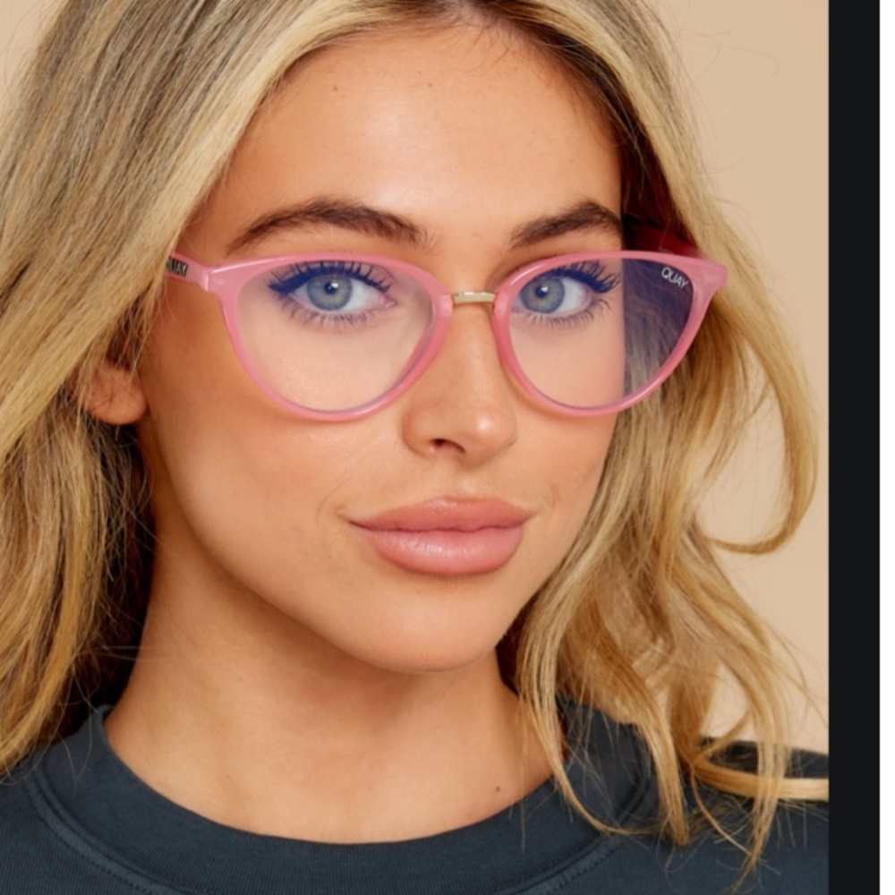 Sale like NEW! Quay Rumors rare pink blue light 💡